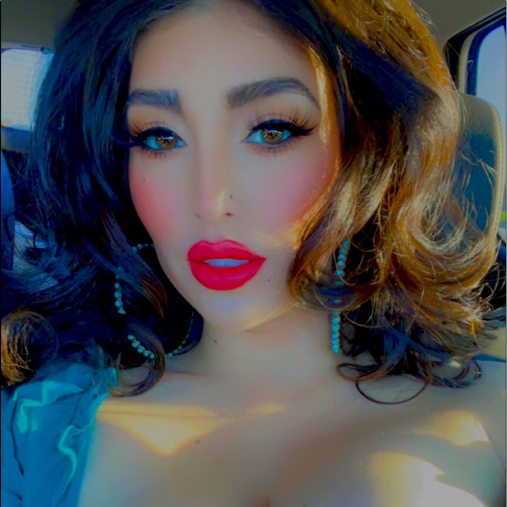 Meet your Posher, Chanel